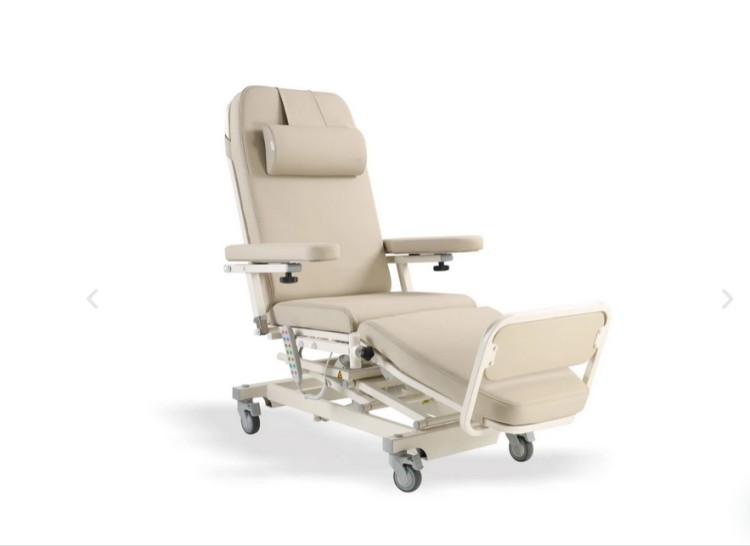 Clinic Chairs Guide: Chemotherapy Chairs and Derma Chairs